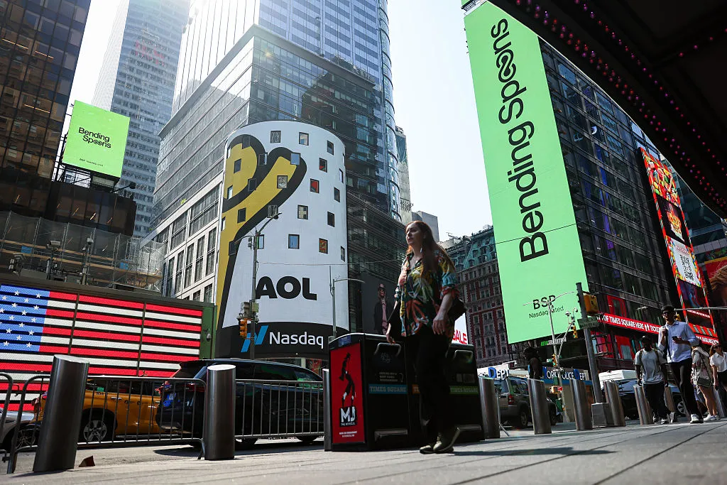 بندنج سبونز: الشركة المغمورة التي اشترت AOL وVimeo