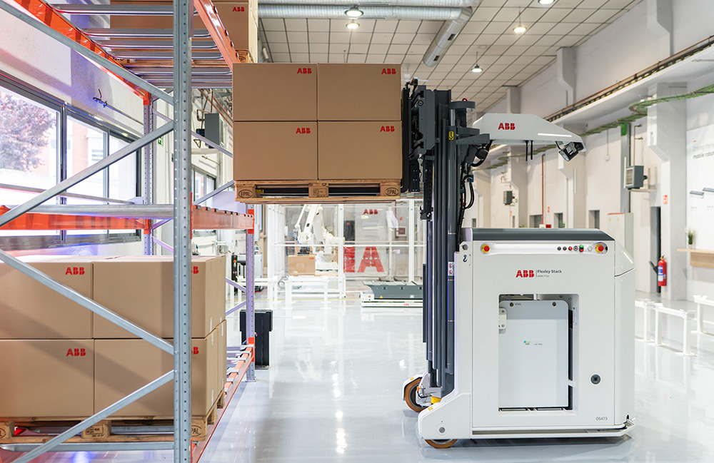 ABB تطلق رافعة شوكية ذكية بـvSLAM لمخازن المستقبل