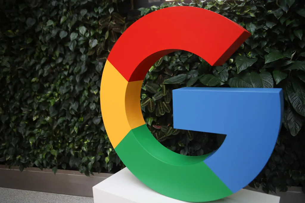 حكم هندي يضغط على إعلانات Google المرتبطة بالعلامات