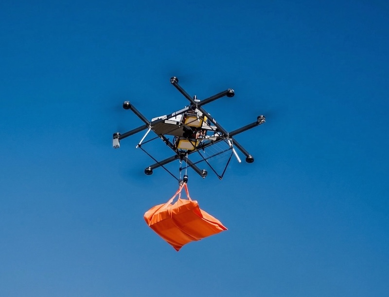 Flytrex توصل بيتزا عائلية بطائرات مسيّرة