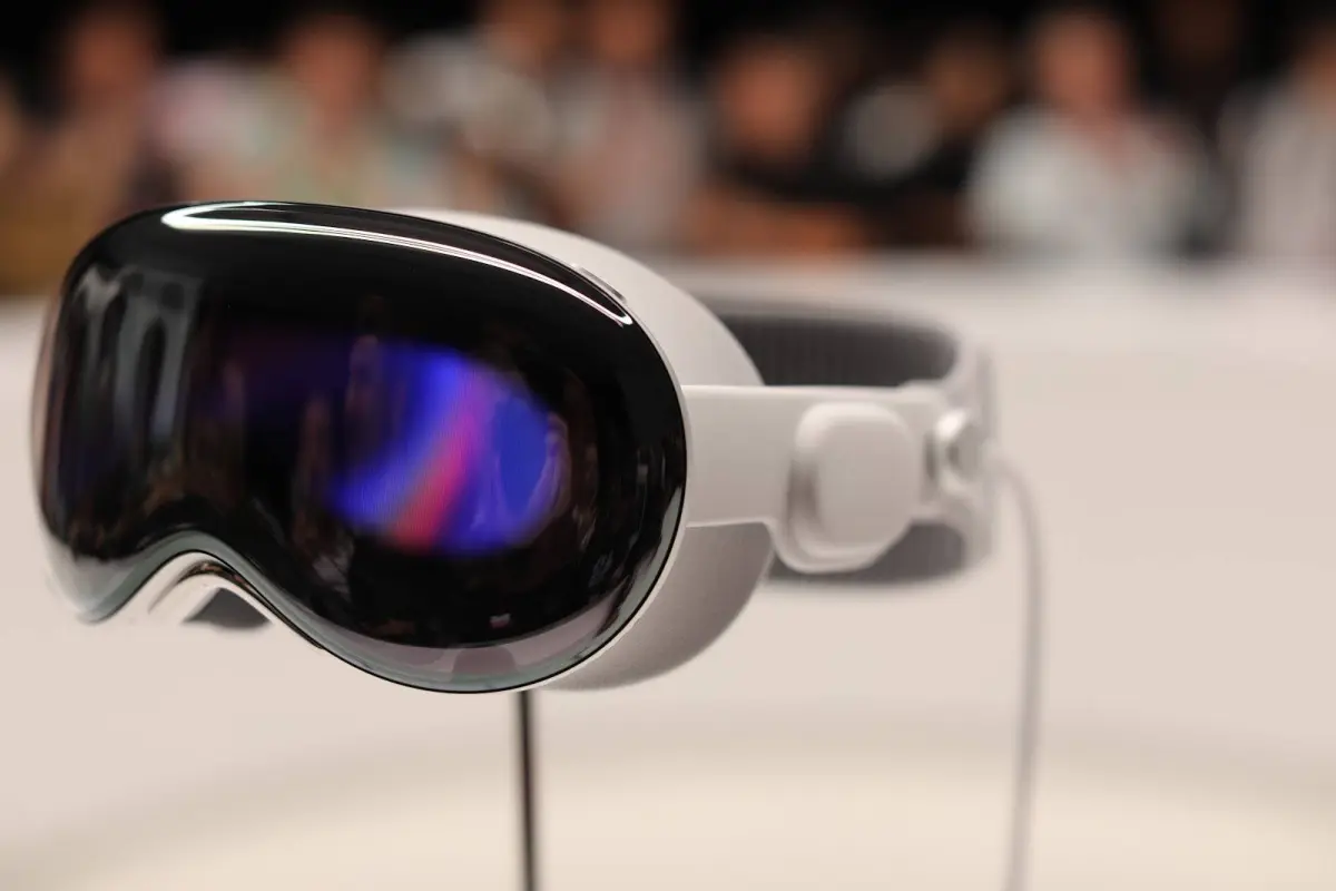 مغادرة قائد Vision Pro إلى أوبن إيه آي